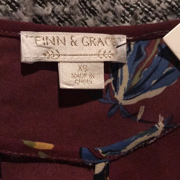 NWT Finn & Grace Floral Blouse - Picture 5 of 5